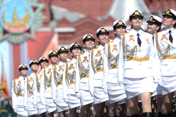 Cводный парадный расчет женщин-военнослужащих Военного университета министерства обороны РФ во время военного парада на Красной площади в честь 71-й годовщины Победы в Великой Отечественной войне 1941-1945 годов