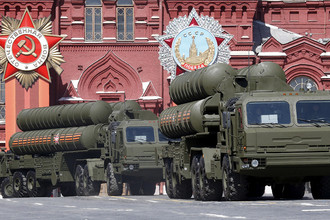 ЗРК С-400 «Триумф» во время военного парада в День Победы в Москве, 2015 год