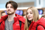 Фигуристы Александра Степанова и Иван Букин перед вылетом в международном аэропорту Шереметьево, 20 марта 2020 года