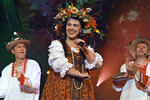 Надежда Бабкина во время выступления, 2003 год