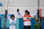 Биатлонистка Михалина Лысова и ее ведущий Алексей Иванов на церемонии награждения после завоевания золотых медалей в гонке на дистанции 6 км среди лиц с нарушением зрения на Паралимпийских играх в Пхенчхане