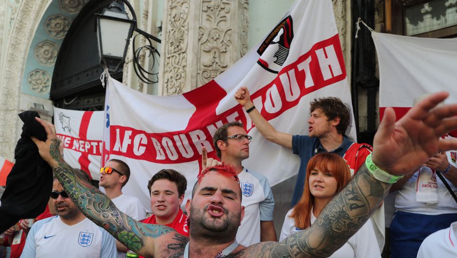 Английские и сербские фанаты подрались перед матчем Евро-2024
