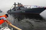 Большой противолодочный корабль (БПК) «Адмирал Пантелеев» на праздновании Дня Военно-Морского Флота во Владивостоке