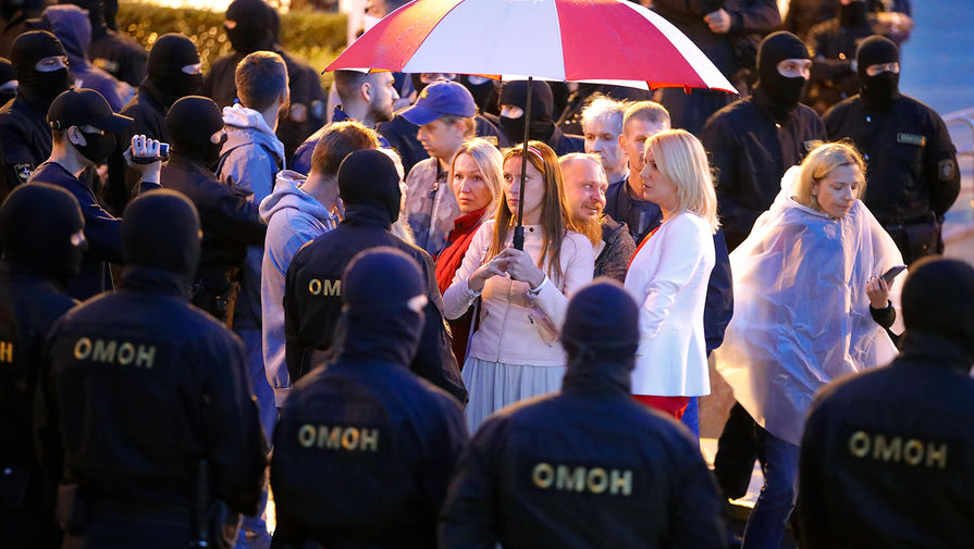 ОМОН задержал на площади Независимости в Минске около 100 человек