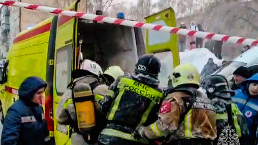 МЧС: 14 человек спасли из-под завалов после взрыва в пятиэтажке в Новосибирске