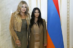 Ким Кардашьян и ее сестра Хлои перед встречей с премьер-министром Армении Овиком Абрамяном