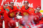 Игроки сборной России радуются забитому голу в матче группового этапа молодежного чемпионата мира по хоккею между сборными командами России и Канады, 28 декабря 2019 года