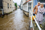 Король Нидерландов Виллем-Александр и королева Максима посетили Валкенбург, чтобы поддержать жителей после сильного наводнения, 15 июля 2021 года