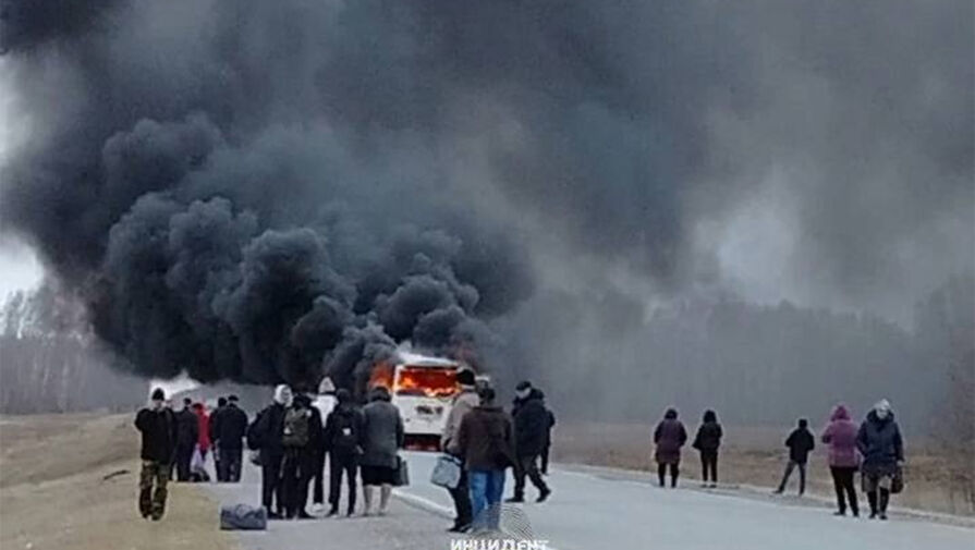 В Новосибирской области загорелся рейсовый автобус с 36 людьми в салоне