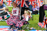 Британцы в ожидании начала церемонии коронации короля Карла III и королевы Камиллы, 6 мая 2023 года
