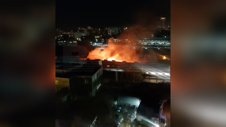 В Москве горят склады у Ленинградского вокзала