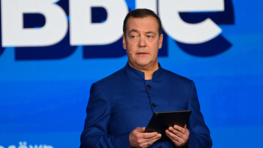 Медведев ответил на угрозы главы МИД Британии Путину