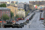 Колонна военной техники в Москве во время репетиции парада в честь 80-й годовщины Победы в Великой Отечественной войне, 29 апреля 2025 года