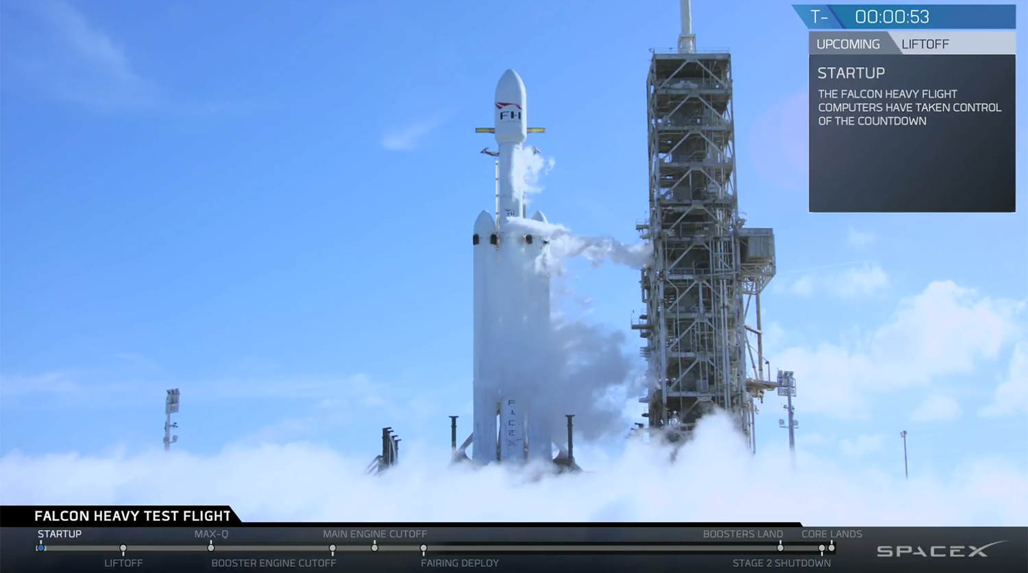 Во время запуска ракеты-носителя Falcon Heavy компании Илона Маска SpaceX с мыса Канаверал во Флориде, 6 февраля 2018 года