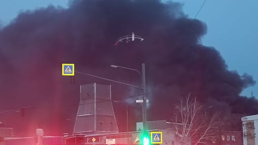 В Челябинске ликвидируют пожар в торговых павильонах  