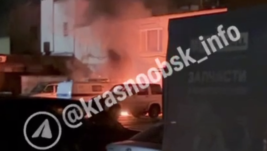 В Новосибирской области у отдела полиции вновь подожгли служебные машины