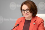 Председатель Центрального банка РФ Эльвира Набиуллина на пресс-конференции в Москве, июнь 2020 года