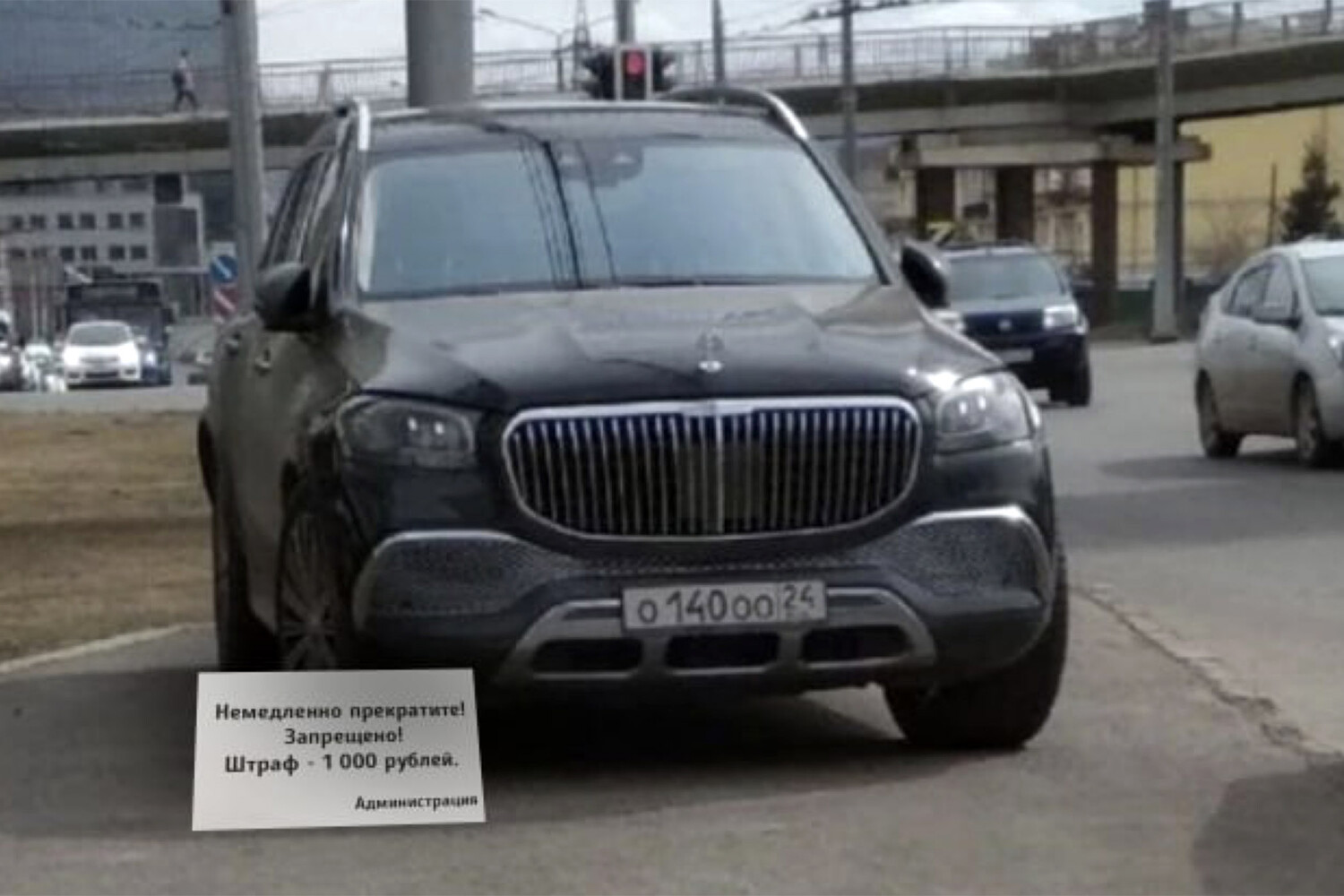 Владельца Maybach, который поставил личный знак парковки, оштрафовали на 1  тыс. рублей - Газета.Ru | Новости