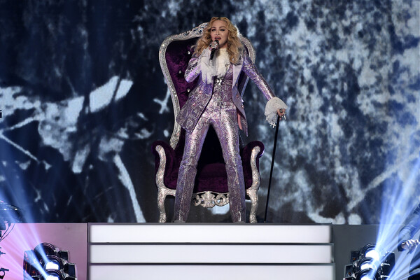 Певица Мадонна во время выступления в&nbsp;Лас-Вегасе, 2016&nbsp;год 