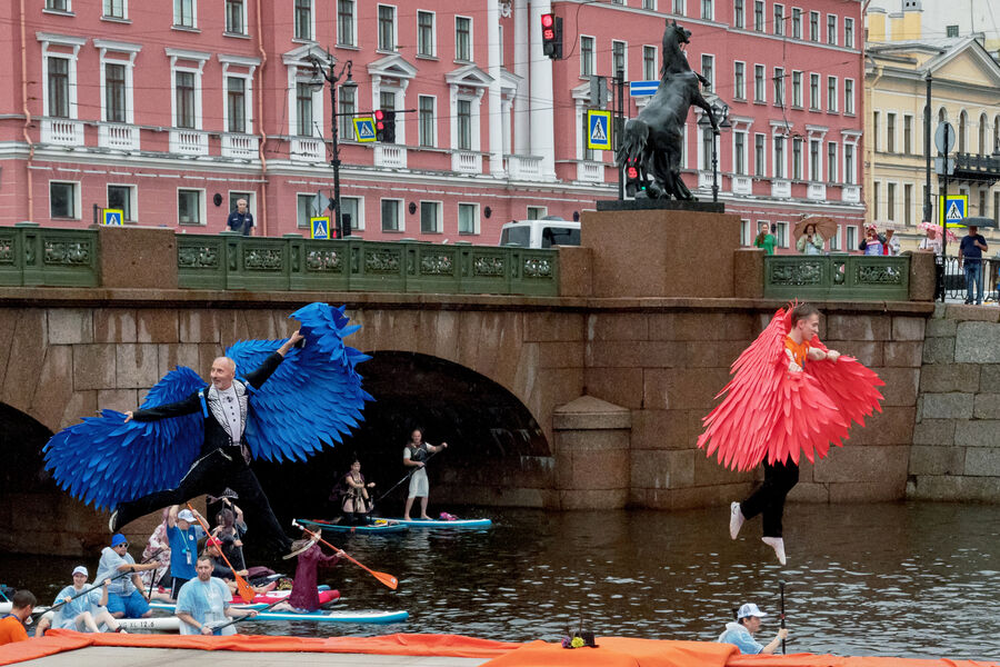 Участники X международного фестиваля сапсерфинга &laquo;Фонтанка SUP&raquo; в&nbsp;Санкт-Петербурге, 2&nbsp;августа 2025&nbsp;года