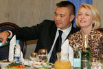 Боксер Константин Цзю с женой Натальей на праздничном ужине после церемонии вручения почетной награды правительства Москвы «Соотечественник года 2004»