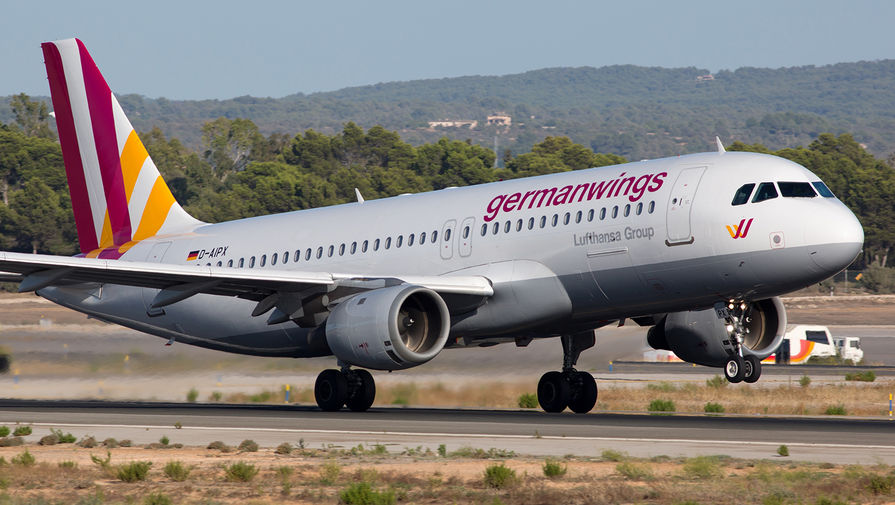 Самолет Airbus A320 авиакомпании Germanwings, который потерпел крушение в&nbsp;2015 году, в&nbsp;аэропорту Пальма-де-Майорки, Испания, 2014 год