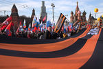 Участники митинга-концерта «Мы вместе», посвященного годовщине присоединения Крыма к России, на Васильевском спуске.