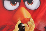 Актер Омар Си во время фотоколла Angry Birds в Каннах