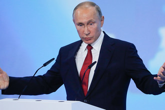 Владимир Путин во время выступления на открытом уроке «Россия, устремленная в будущее» в рамках Всероссийского форума профессиональной навигации «Проектория» на территории культурно-спортивного комплекса «Арена 2000».