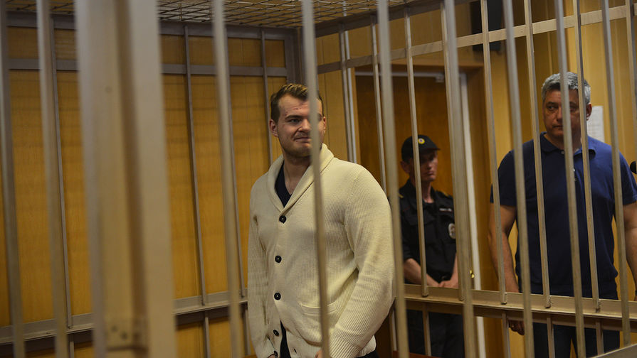 Аркадий Смелов перед&nbsp;рассмотрением ходатайства об аресте в&nbsp;Никулинском суде