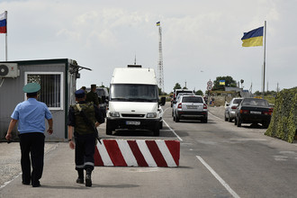 Автомобили на пункте пропуска «Джанкой» на границе России и Украины, 2016 год