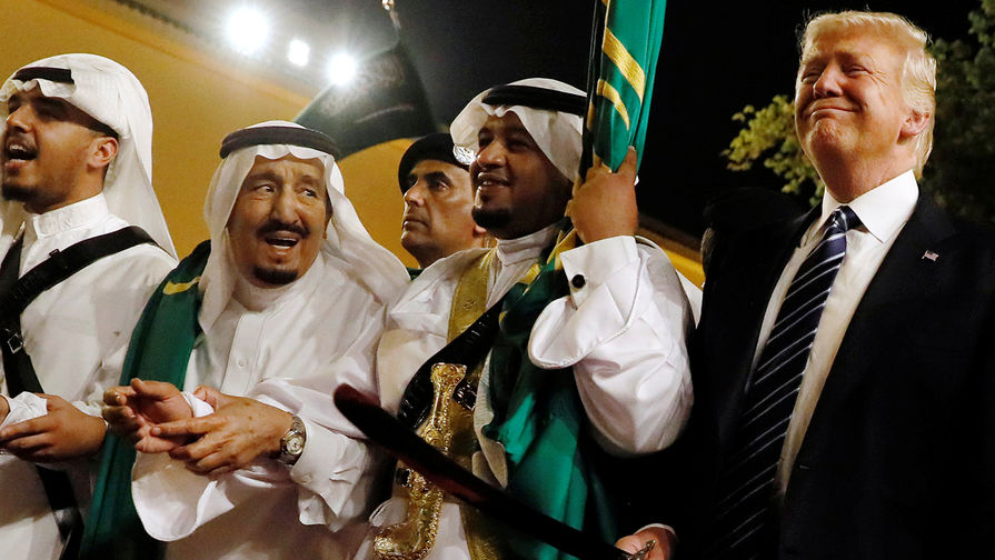 Король Саудовской Аравии Салман ибн Абдул-Азиз Аль Сауд во время встречи президента США Дональда Трампа в Эр-Рияде, май 2017 года