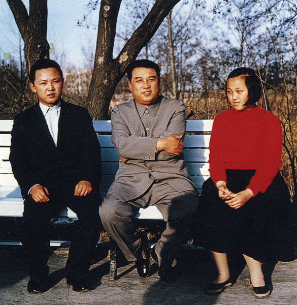 Ким Ир Сен и его дети Ким Чен Ир и Ким Гён Хи, снимок 1963&nbsp;года