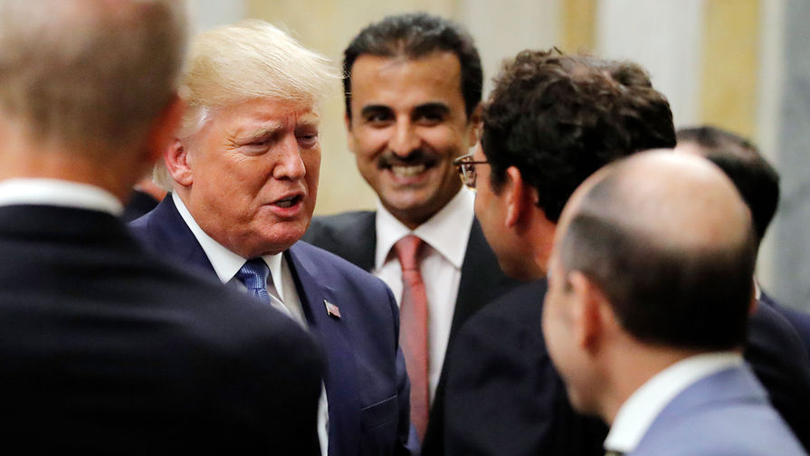 Президент США Дональд Трамп и эмир Катара Тамим бин Хамад Аль Тани во время ужина в Вашингтоне, 8 июля 2019 года