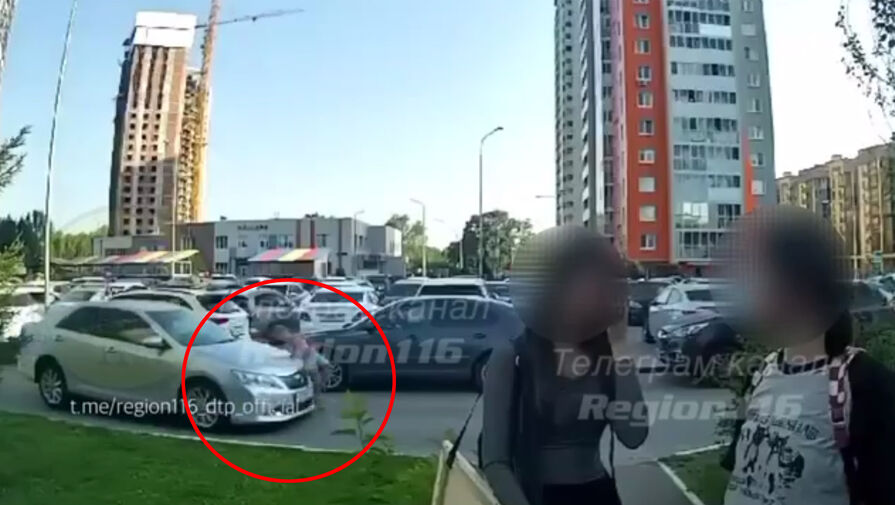 Появилось видео, как машина полковника МВД Татарстана сбила ребенка