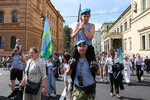 Десантники во время шествия к Марсову полю в рамках празднования Дня Воздушно-десантных войск России в Санкт-Петербурге, 2 августа 2024 года