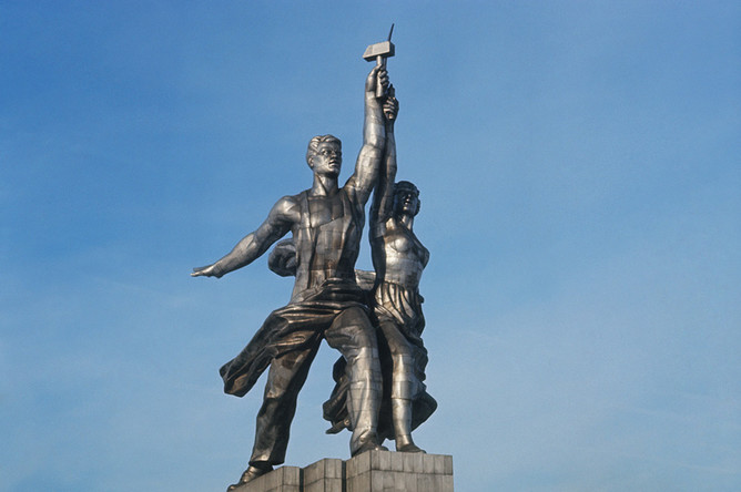 «Рабочий и колхозница»