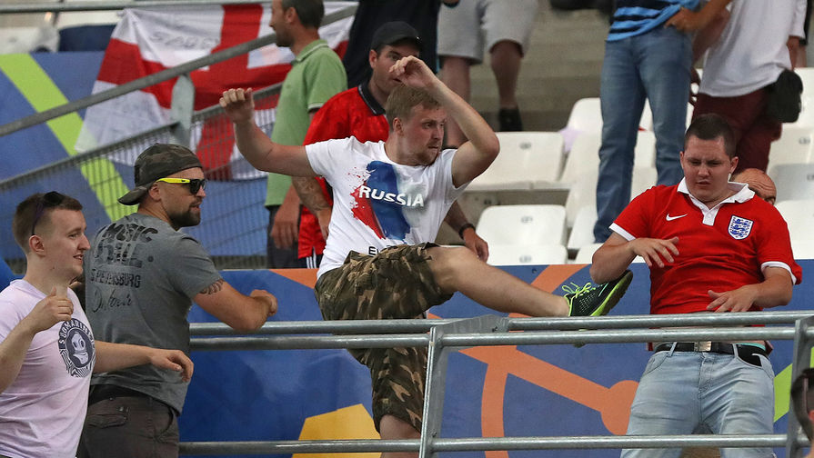 Российские фанаты запомнились своим «выступлением» на Евро-2016
