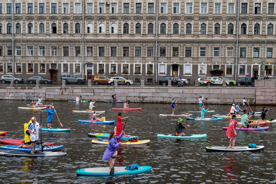 Участники X международного фестиваля сапсерфинга &laquo;Фонтанка SUP&raquo; в&nbsp;Санкт-Петербурге, 2&nbsp;августа 2025&nbsp;года