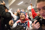 Акция протеста в аэропорту Далласа после задержания беженцев в связи с ужесточением миграционной политики США