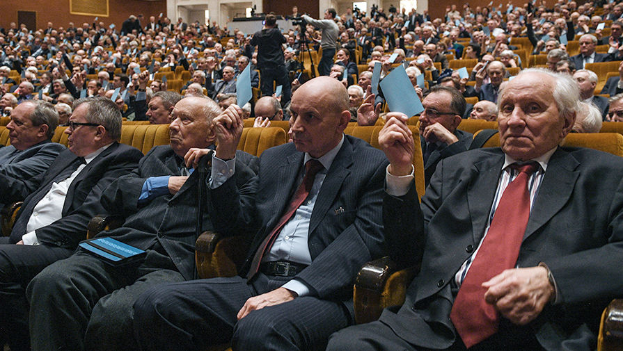 Участники на общем собрании Российской академии наук в Москве, 20 марта 2017 года