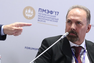 Министр строительства и ЖКХ России Михаил Мень во время панельной сессии в рамках Петербургского международного экономического форума, 1 июня 2017 года
