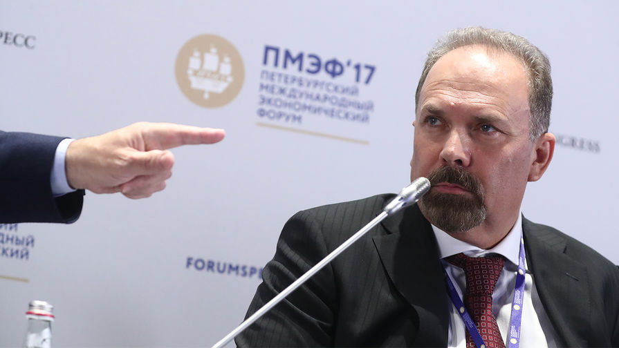 Министр строительства и ЖКХ России Михаил Мень во время панельной сессии в рамках Петербургского международного экономического форума, 1 июня 2017 года