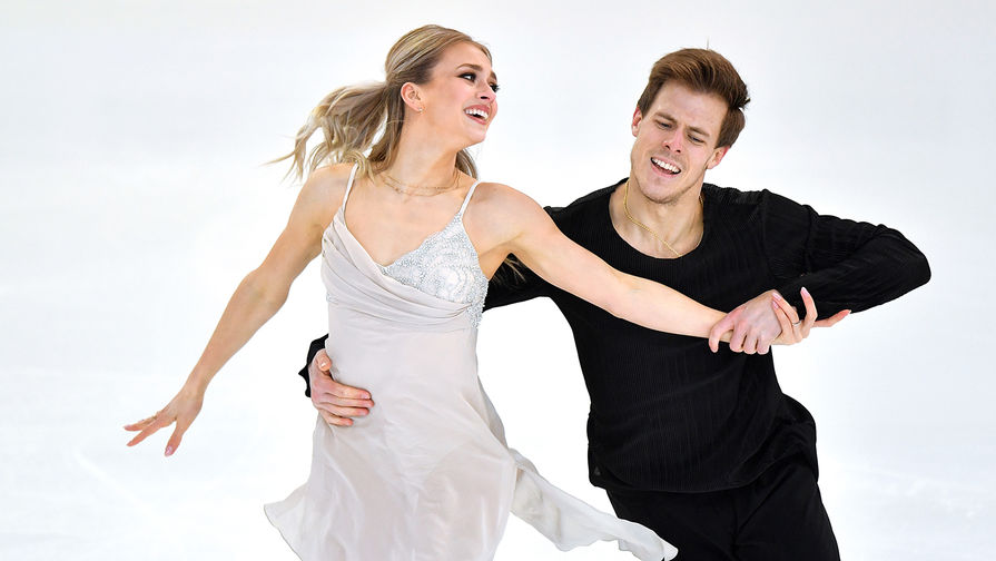Виктория Синицина и Никита Кацалапов выступают в произвольной программе танцев на льду на чемпионате России по фигурному катанию в Саранске