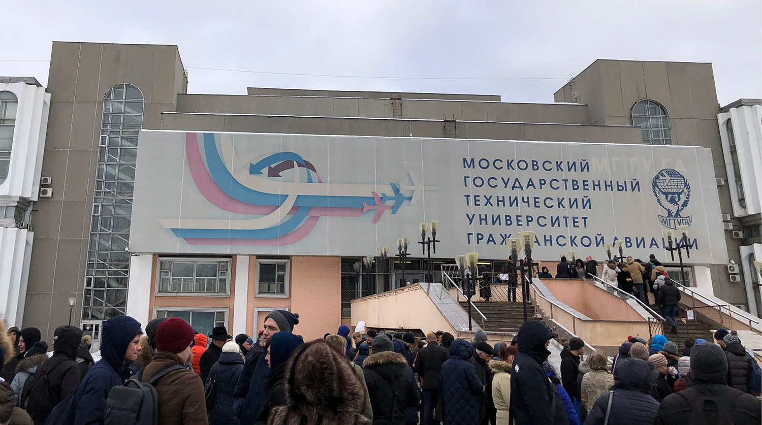 Во время эвакуации студентов и преподавателей МГТУ ГА, 5 февраля 2019 года