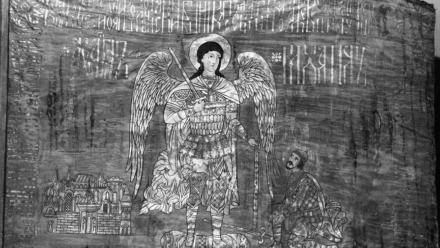 Волонтеры передали для российских бойцов копию знамени войска Дмитрия Пожарского