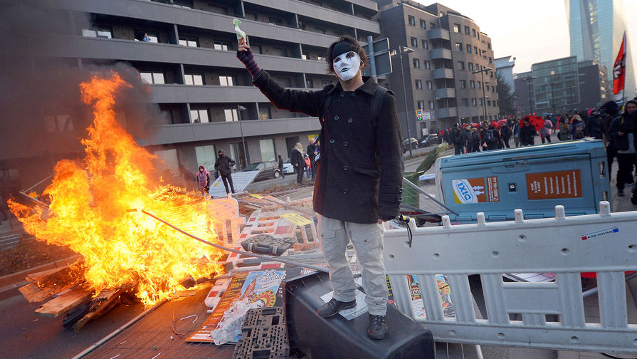 Столкновения между представителями леворадикального движения Blockupy и полицией. Франкфурт-на-Майне, март 2015 года