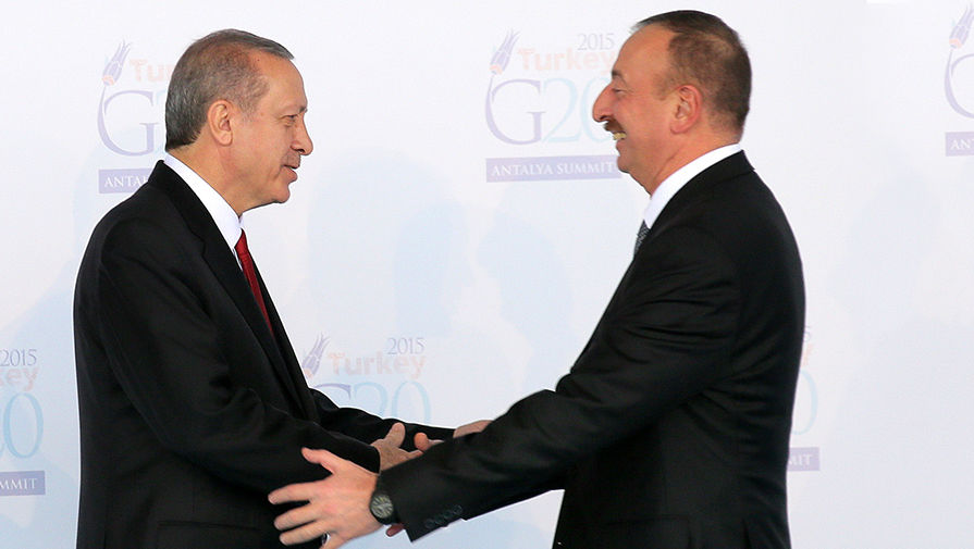 Президент Турции Реджеп Тайип Эрдоган и президент Азербайджана Ильхам Алиев (слева направо) 