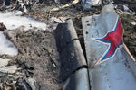 Обломки на месте крушения опытного образца военно-транспортного самолета Ил-112В в Подмосковье, 17 августа 2021 года