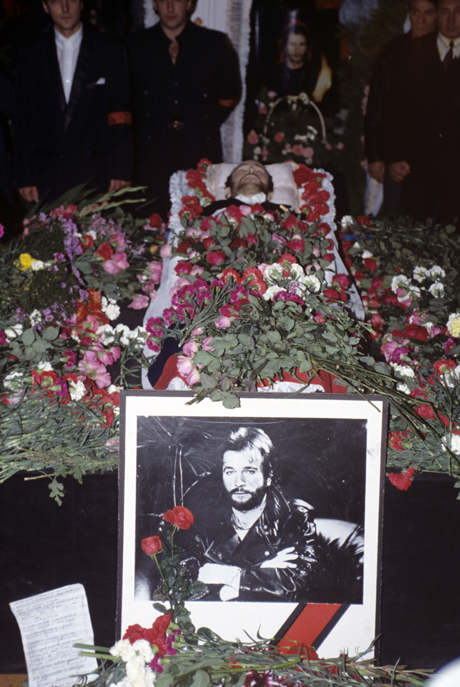Тальков похоронен. Похороны Игоря Талькова. Могила Игоря Талькова.